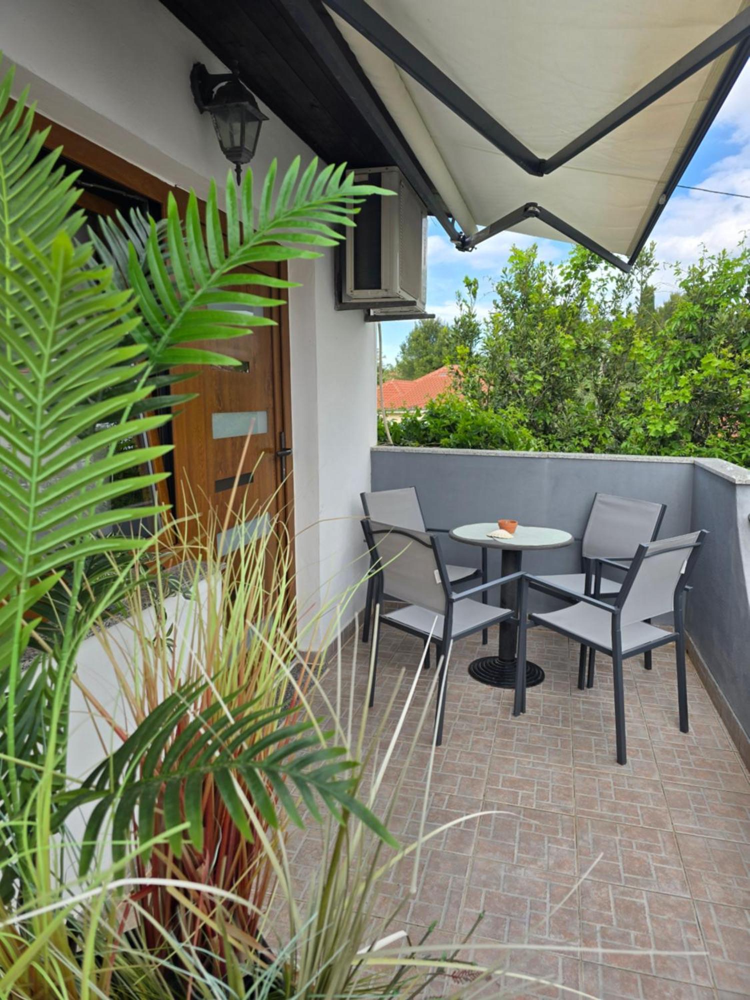 Apartments Lola Biograd Na Moru Exterior photo