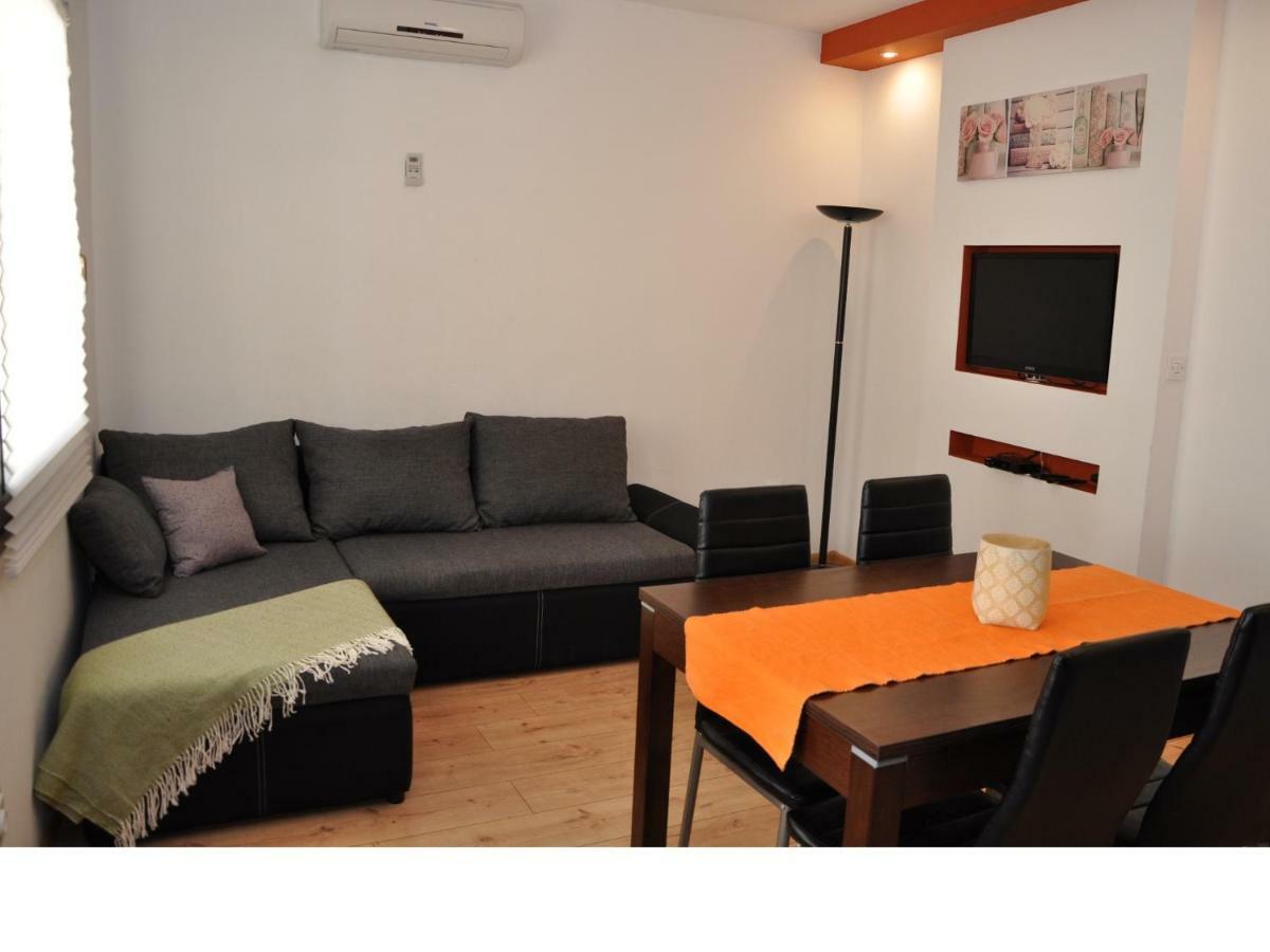 Apartments Lola Biograd Na Moru Exterior photo