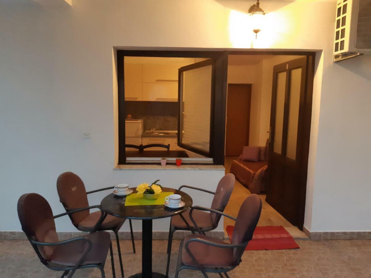 Apartments Lola Biograd Na Moru Exterior photo