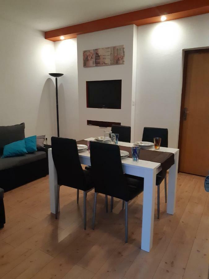 Apartments Lola Biograd Na Moru Exterior photo